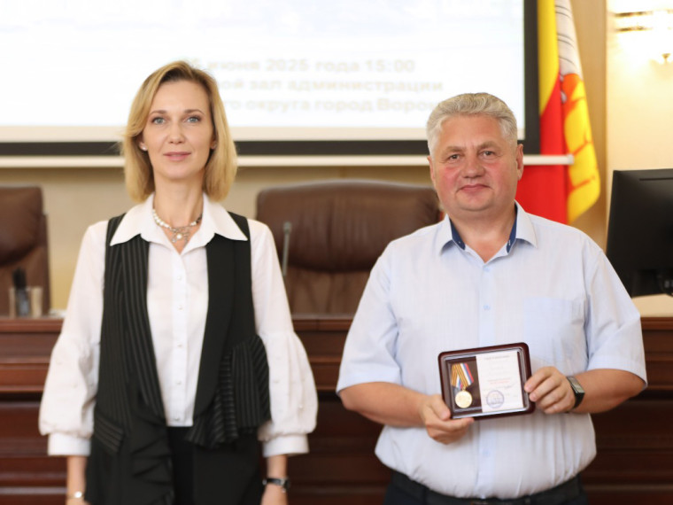 В Воронеже наградили специалистов, которые уделяют особое внимание патриотическому воспитанию молодёжи В Воронеже наградили специалистов, которые уделяют особое внимание патриотическому воспитанию молодёжи