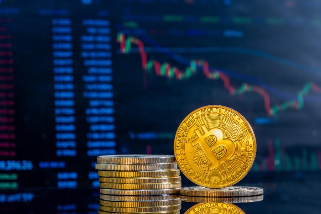 Биткоин подорожал до 57 тысяч долларов за монету