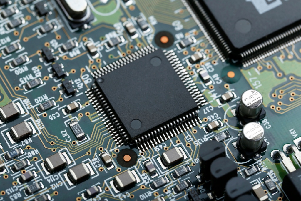Компания Intel достигла предварительной договорённости о производстве чипов для Apple Компания Intel достигла предварительной договорённости о производстве чипов для Apple