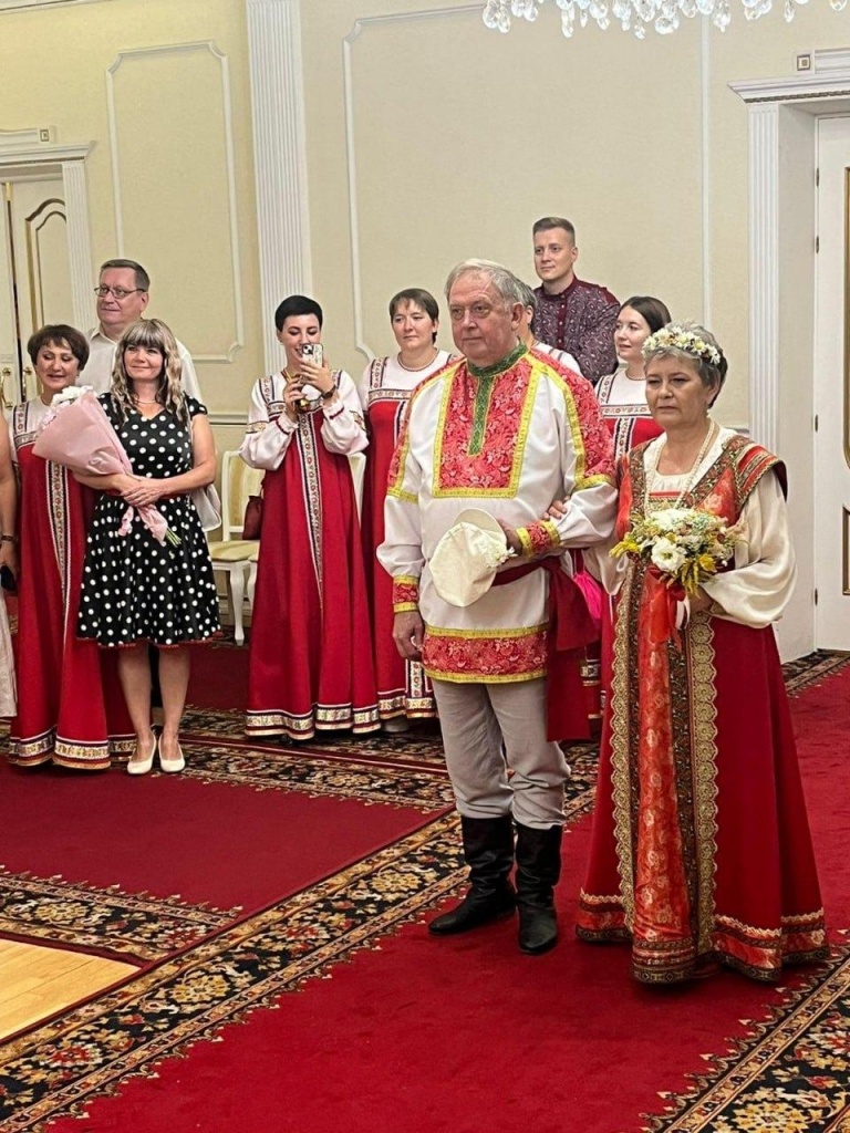 В Коломне прошла свадьба в русских народных костюмах