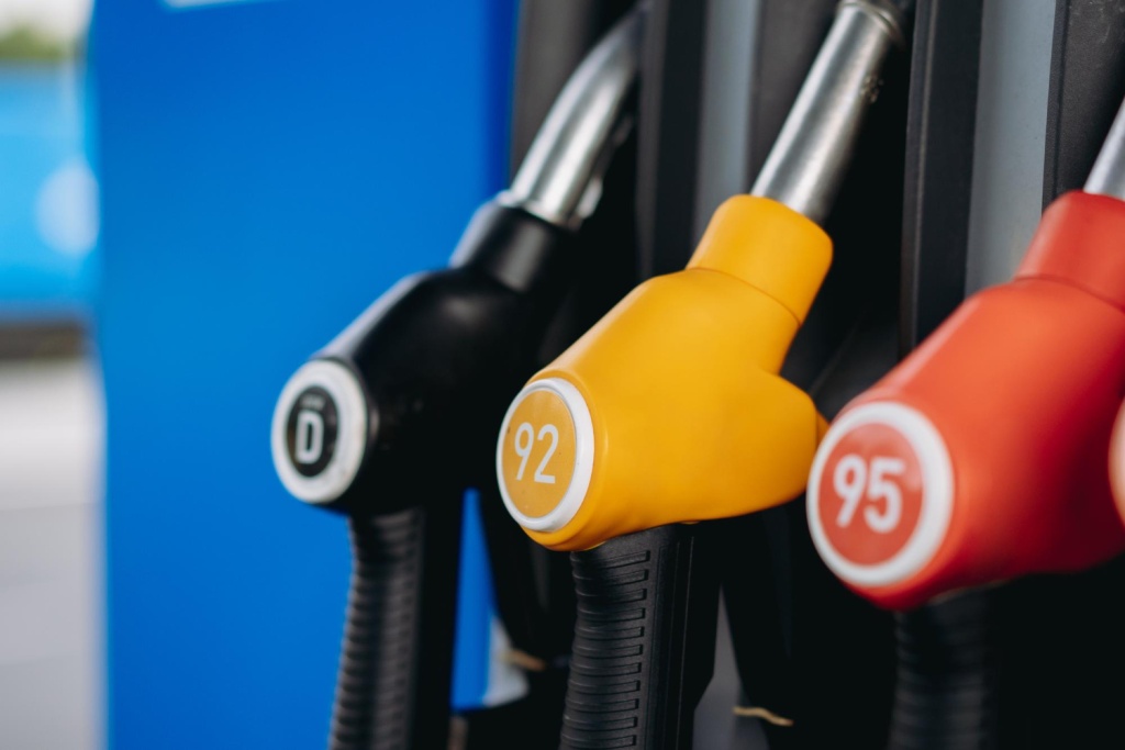 Минэнерго порекомендовало нефтяникам увеличить продажи бензина на бирже Минэнерго порекомендовало нефтяникам увеличить продажи бензина на бирже