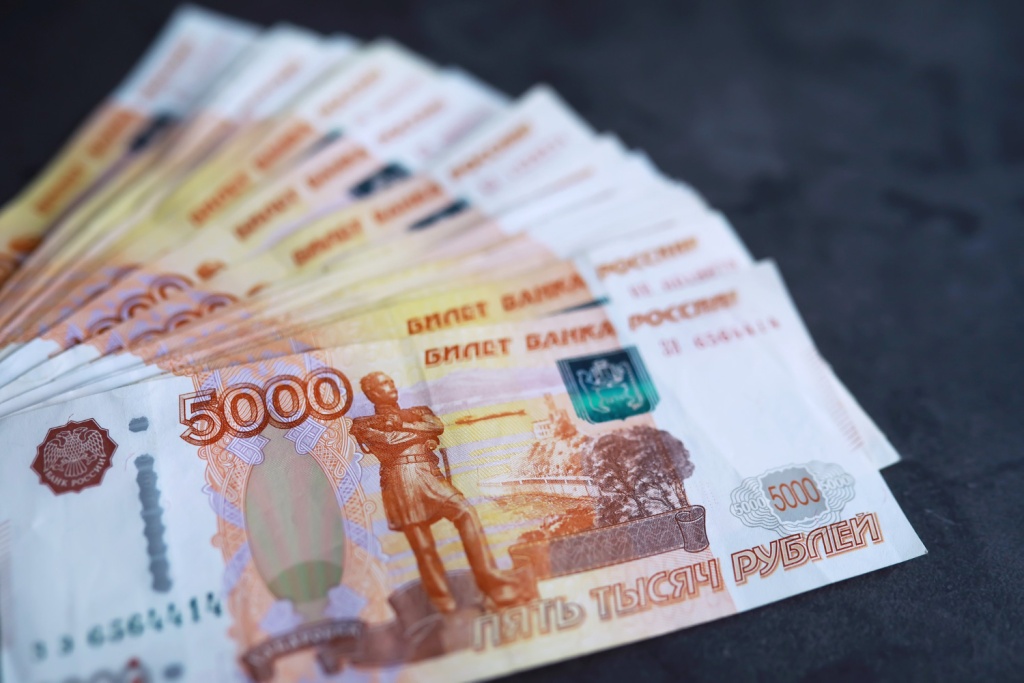 Финансисты и страховщики в России в среднем зарабатывает больше 200 тысяч рублей Финансисты и страховщики в России в среднем зарабатывает больше 200 тысяч рублей