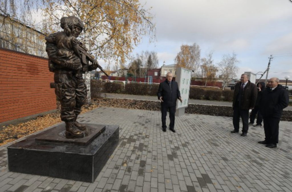 В Ульяновской области в Сурском районе увековечили память участников СВО В Ульяновской области в Сурском районе увековечили память участников СВО