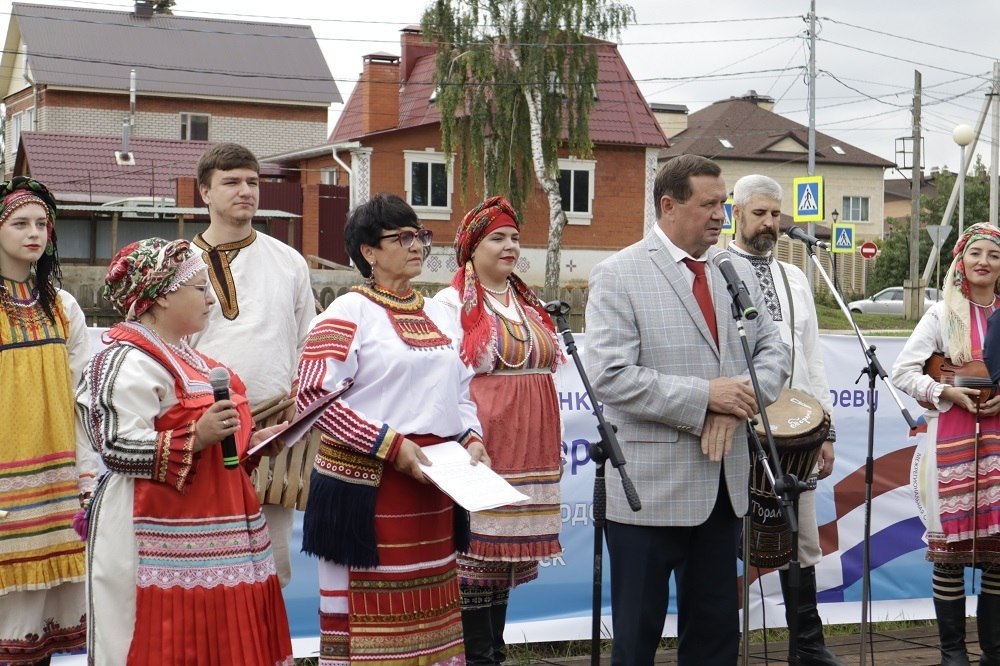 В Мордовии открылся фестиваль резчиков по дереву «Поющее дерево»