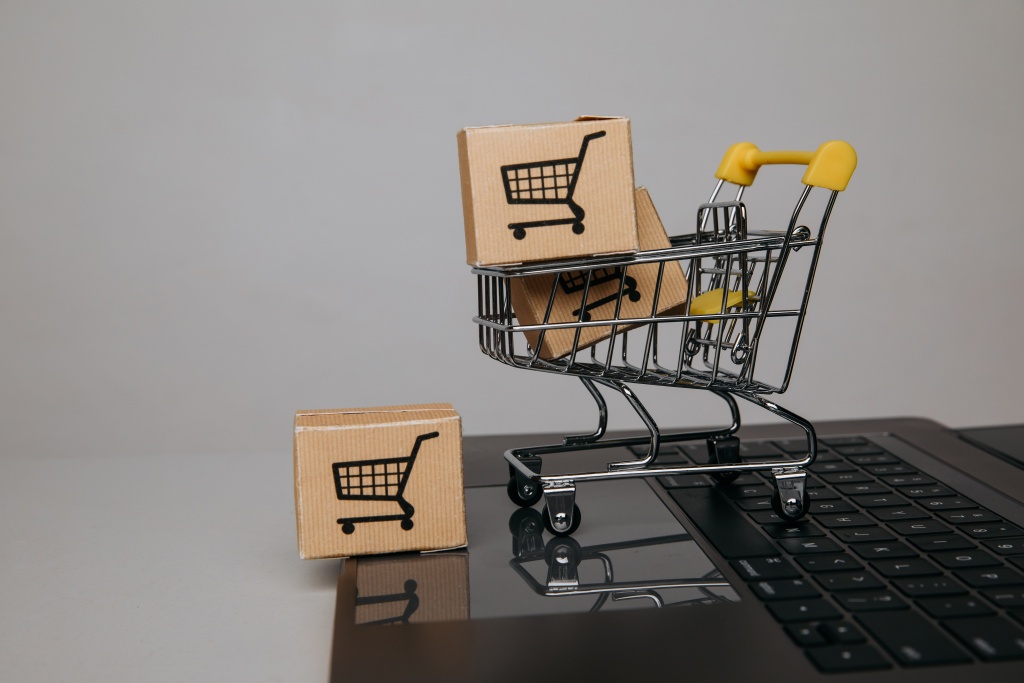 «Ведомости»: «Т-банк» запустит сервис онлайн-продажи товаров