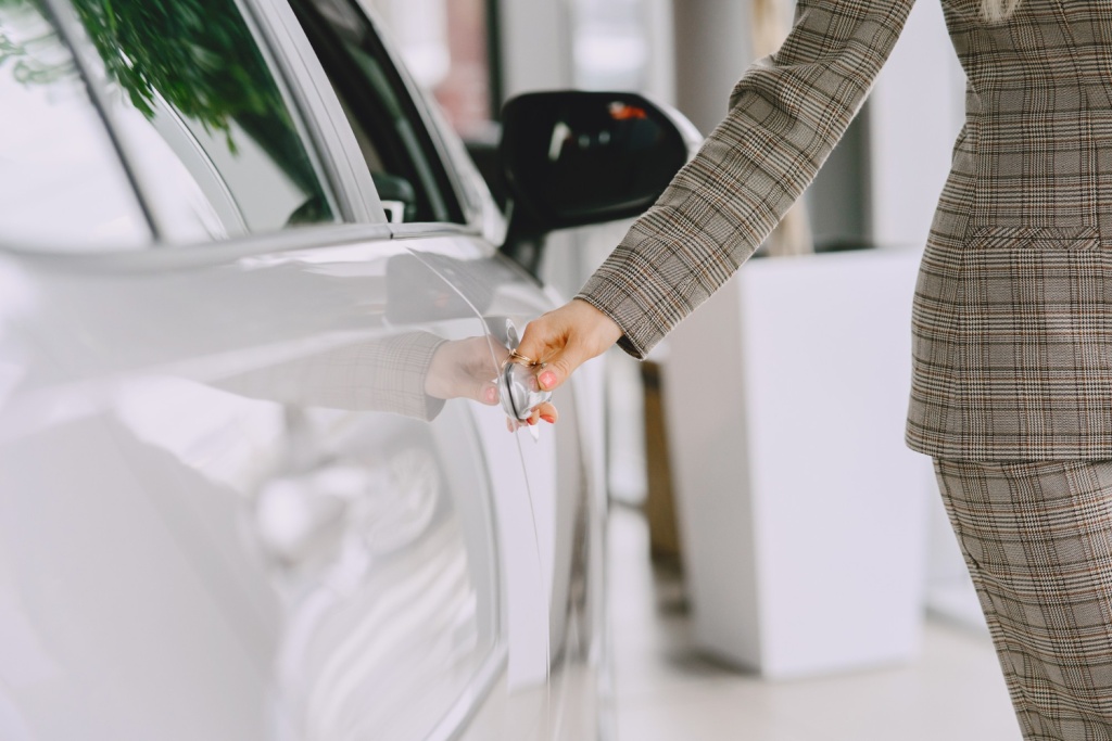 Продажи люксовых автомобилей в РФ выросли на 18%