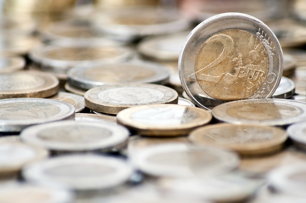 Евро подорожал до 101 рубля впервые с 21 марта