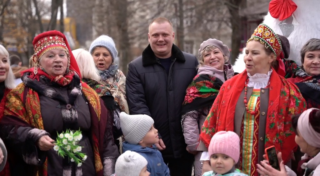 Депутат Воронежской гордумы Валерий Данилов организовал праздничную встречу с жителями Ленинского района