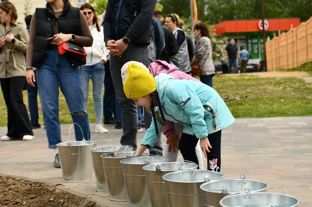 Зелёное обновление набережной Серебрянки: 95 новых деревьев украсили любимое место отдыха жителей подмосковного Пушкино Зелёное обновление набережной Серебрянки: 95 новых деревьев украсили любимое место отдыха жителей подмосковного Пушкино
