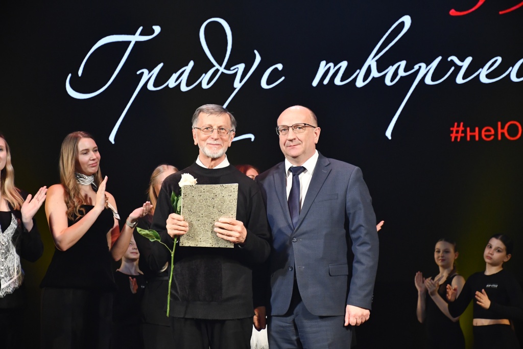 40 лет вдохновения и движения: театр танца „Нон‑Стоп“ с юбилеем поздравил Председатель Ивановской гордумы Александр Кузьмичёв 40 лет вдохновения и движения: театр танца „Нон‑Стоп“ с юбилеем поздравил Председатель Ивановской гордумы Александр Кузьмичёв