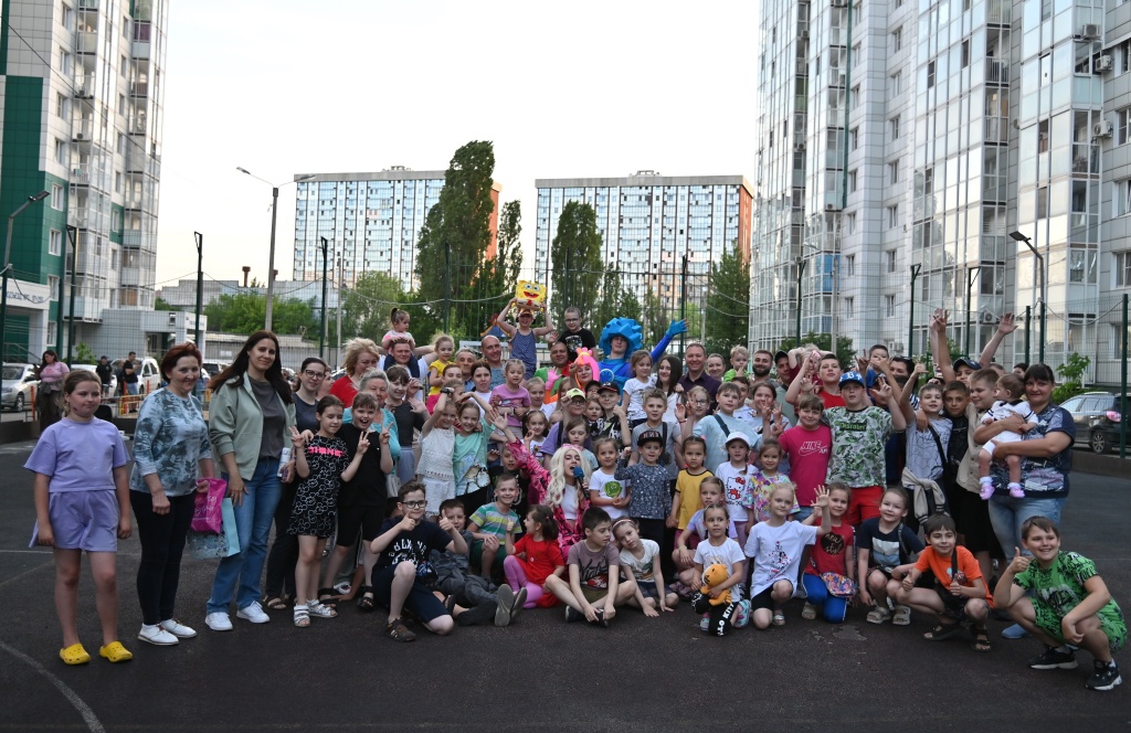 В Воронеже прошёл «День соседей», который организовал депутат городской Думы Иван Кандыбин В Воронеже прошёл «День соседей», который организовал депутат городской Думы Иван Кандыбин