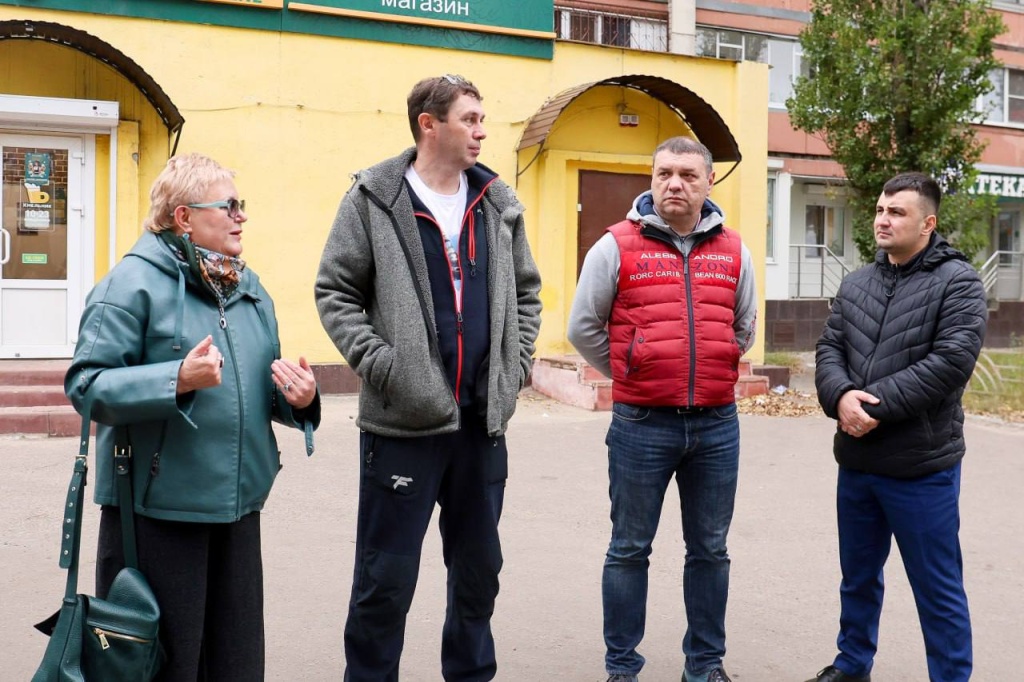 Мэр Воронежа Сергей Петрин посетил с инспекцией район улицы Перхоровича и рассказал в честь кого она названа