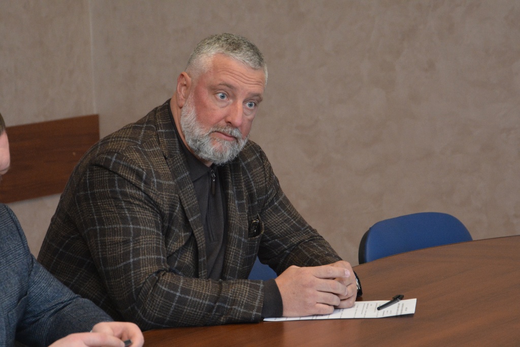 Парковка во дворе: как жильцам МКД законно решить проблему с машиноместами обсудили в Воронежской гордуме